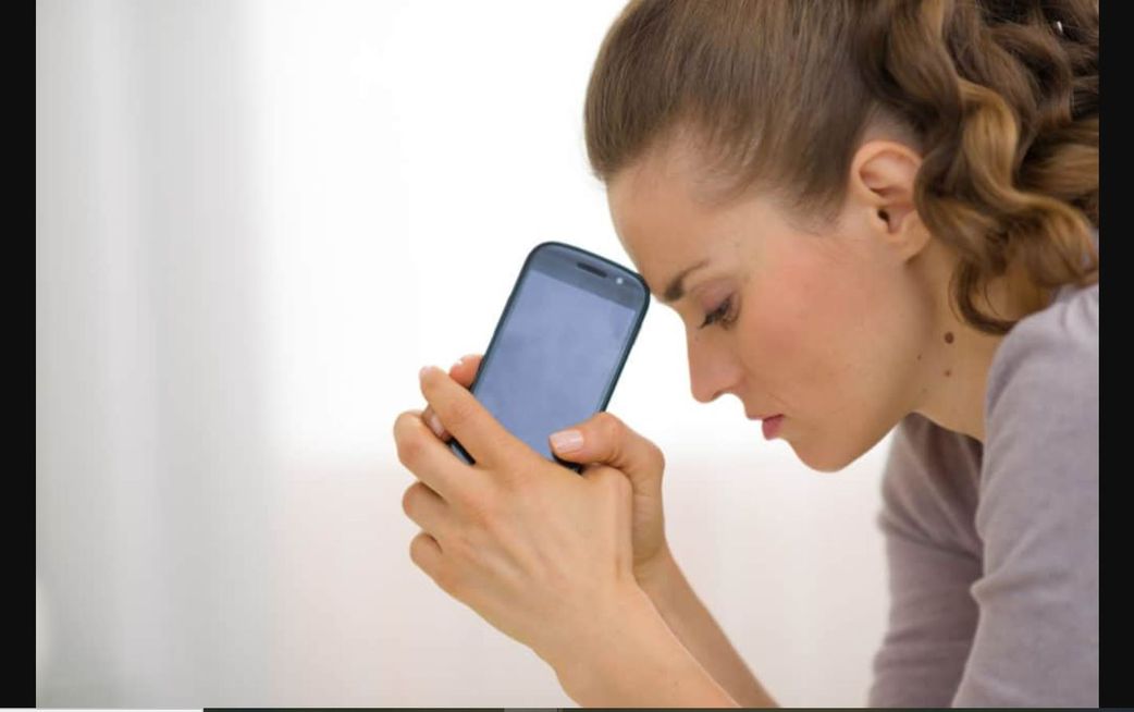 You are probably the side chick if your man does these 5 things on Valentine’s day