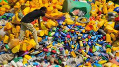 5 practical ideas to make money from plastic waste