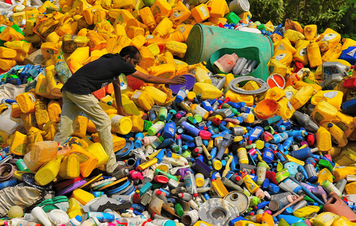 5 practical ideas to make money from plastic waste