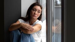 17 clear signs of low self-esteem in women