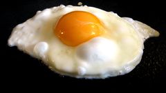 Here are 9 ways to prevent bloating after eating eggs