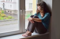 17 clear signs of low self-esteem in women