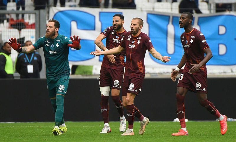 Unhappy: Metz players react after French referee Jerome Brisard gives a red card to Brazilian defender Jemerson