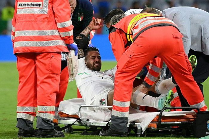 Italy defender Leonardo Spinazzola was stretchered off with an Achilles tendon injury in Munich