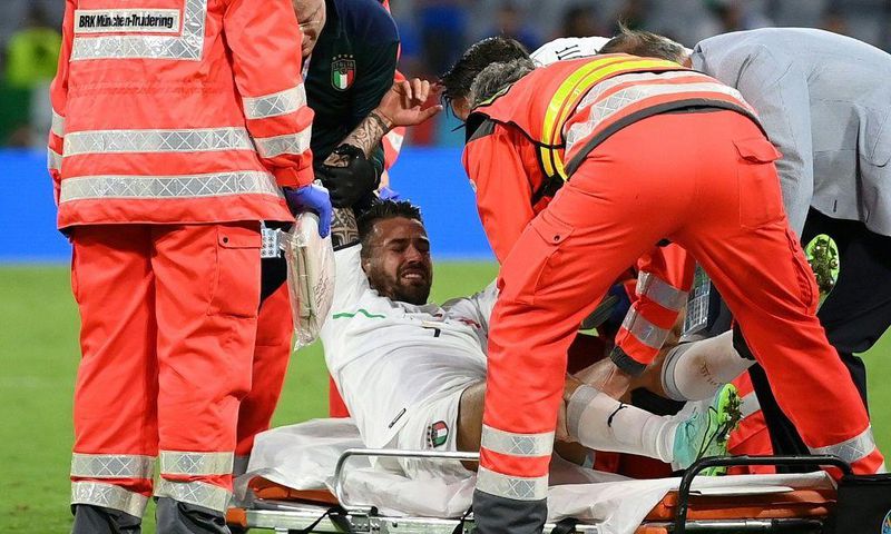 Italy defender Leonardo Spinazzola was stretchered off with an Achilles tendon injury in Munich