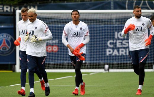 Donnarumma (right) with Navas (second left) at PSG training on Thursday