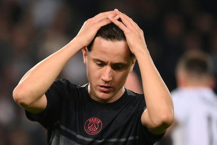 Paris Saint-Germain's Spanish midfielder Ander Herrera