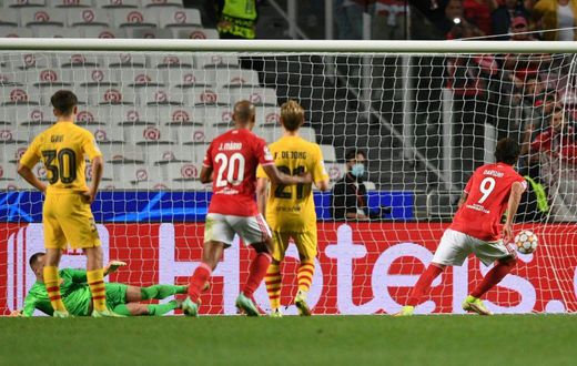 Uruguayan forward Darwin Nunez (R) scores as Benfica put Barcelona to the sword