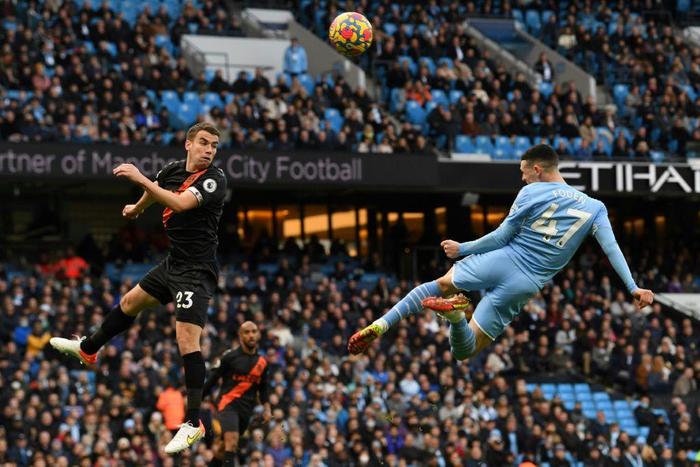 Manchester City eased past Everton 3-0 on Sunday