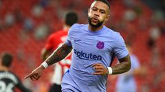 Memphis Depay celebrates after scoring Barcelona's equaliser against Athletic Bilbao