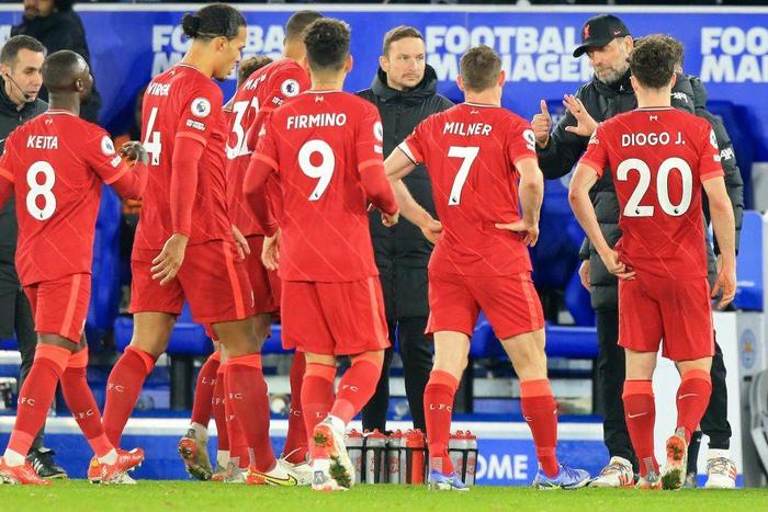 Liverpool captain Virgil van Dijk says his side need to take a long, hard look at themselves after the damaging 1-0 loss to Leicester