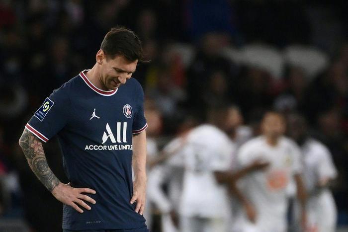 Lionel Messi will again be missing for PSG this weekend due to hamstring and knee problems