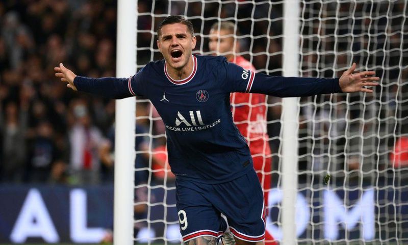 Mauro Icardi celebrates after scoring PSG's late winner against Lyon