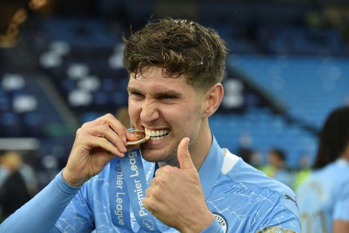 Manchester City defender John Stones signed a new contract till 2026 on Tuesday