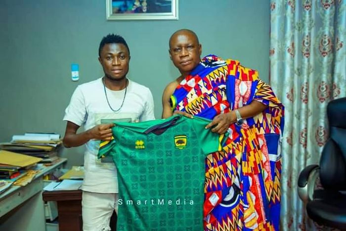 Emmanuel Gyamfi: Kotoko star gifted plot of land by Omanhene of Goaso