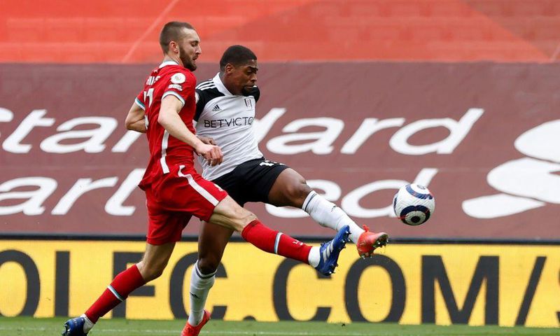 Fulham's Ivan Cavaleiro (R) scored a double as they thrashed Huddersfield 5-1 in the Championship to signal they will be top contenders to make an immediate return to the Premier League