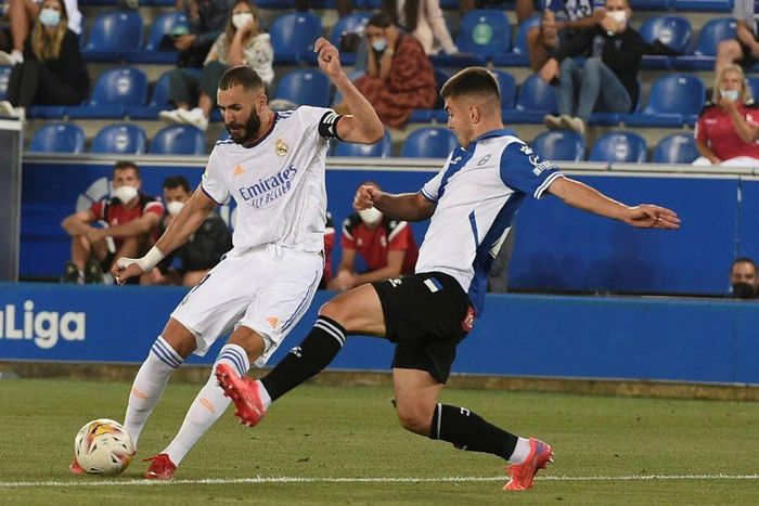 Karim Benzema in new deal with Real Madrid