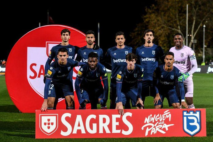 Belenenses started with nine players against Benfica on Saturday