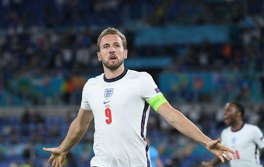 Harry Kane scored twice as England put four past Ukraine in Rome to reach the semi-finals of Euro 2020