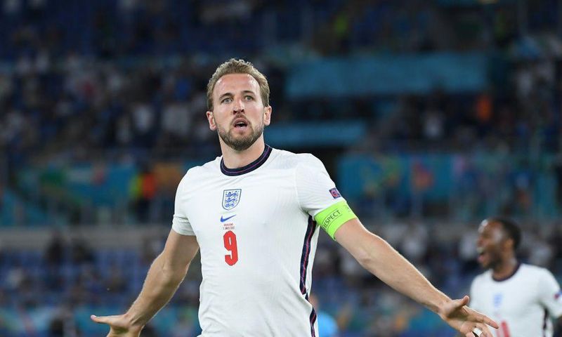 Harry Kane scored twice as England put four past Ukraine in Rome to reach the semi-finals of Euro 2020