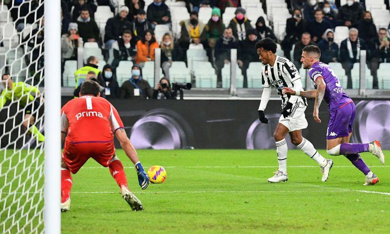 Juan Cuadrado lines up his match-winning shot against Fiorentina