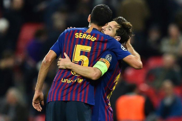 Sergio Busquets congratulates Lionel Messi on a Champions League goal in 2018