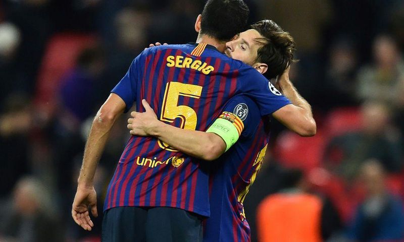 Sergio Busquets congratulates Lionel Messi on a Champions League goal in 2018
