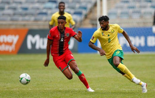 Andre-Frank Zambo Anguissa (R) of Cameroon and Gerald Phiri (L) of Malawi seek possession during a 2022 World Cup qualifier in Soweto on Saturday.