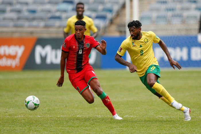 Andre-Frank Zambo Anguissa (R) of Cameroon and Gerald Phiri (L) of Malawi seek possession during a 2022 World Cup qualifier in Soweto on Saturday.