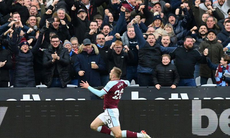 West Ham's Jarrod Bowen celebrates scoring his equaliser against Chelsea