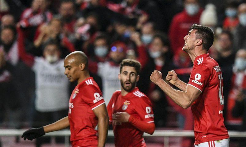 Roman Yaremchuk (R) scored his first Champions League goal for Benfica
