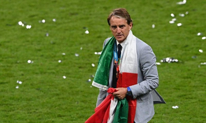 Mancini celebrates Italy's Euro 2020 win
