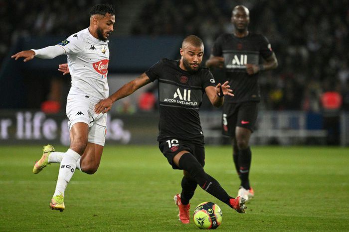 Rafinha (C) has joined Real Sociedad on loan