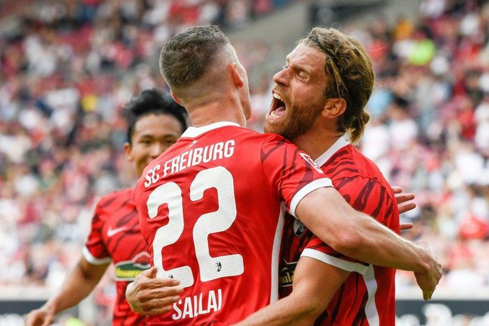 Freiburg forward Lucas Hoeler (R) celebrates his goal against Augsburg on Sunday