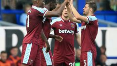 West Ham defender Angelo Ogbonna (L) celebrates after scoring at Everton
