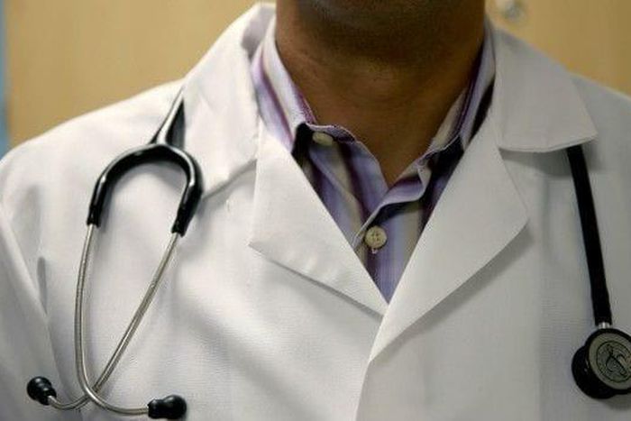 Police arrest fake doctor and his daughter red-handed attending to patients