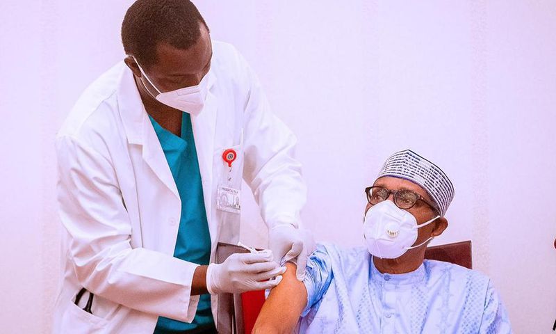 President Buhari receives first dose of Oxford/AstraZeneca COVID-19 vaccine on March 6, 2021 (Tolani Alli)