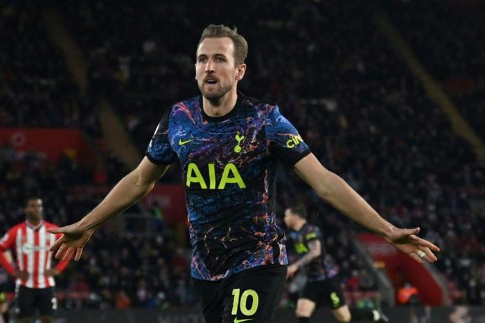 Tottenham striker Harry Kane celebrates his equaliser against Southampton