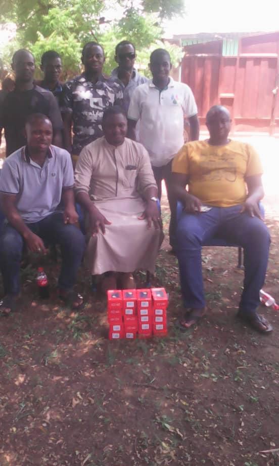Alhaji Fawan Issah Iddi donates mobile phones to NDC serial callers