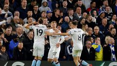 Burnley's Czech striker Matej Vydra (C) celebrates
