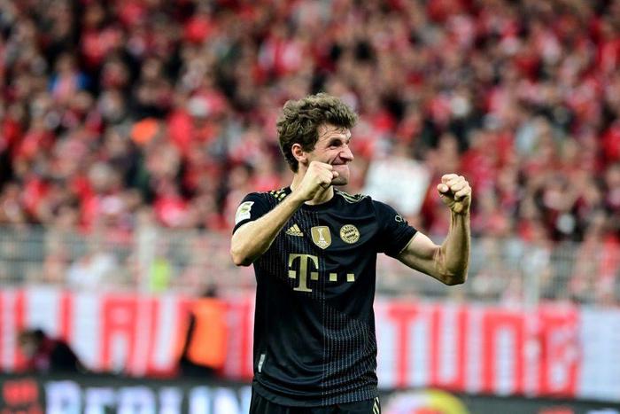 Thomas Mueller scored and created three assists as Bayern Munich won 5-2 at Union Berlin on Saturday