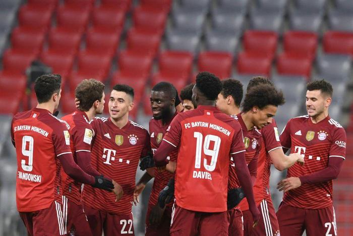 Thomas Mueller (2ndL) celebrates his assist for Bayern Munich defender Dayot Upamecano (4thL) on Friday