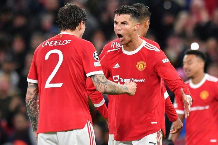 Cristiano Ronaldo (centre) scored a 95th minute winner to earn Manchester United a 2-1 win over Villarreal