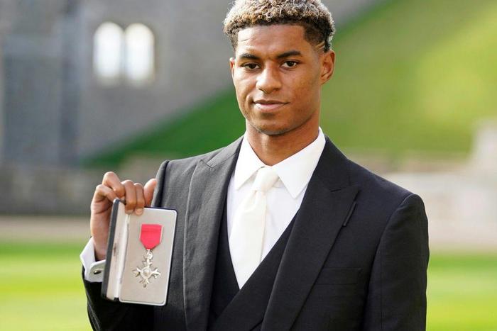 Manchester United forward Marcus Rashford with his MBE medal