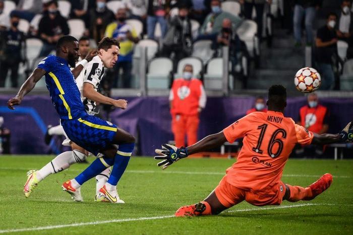 Federico Chiesa scored 10 seconds into the second half to help Juventus beat Chelsea in midweek