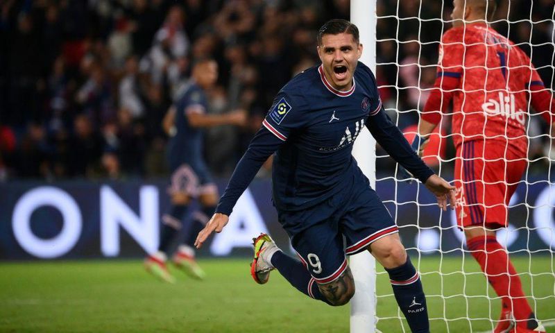 Mauro Icardi celebrates after scoring PSG's late winner against Lyon
