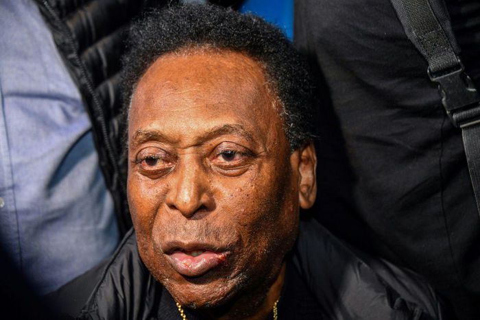 Brazilian football great Pele says he will remain in hospital for "a few days" as he undergoes chemotherapy