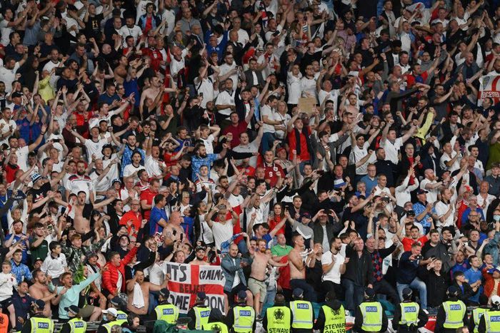 England fans celebrate after the semi-final victory over Denmark - but they cannot count on the support of the other countries in the United Kingdom