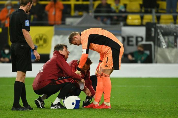 Bayern Munich goalkeeper Manuel Neuer received medical treatment at Borussia Dortmund on Tuesday