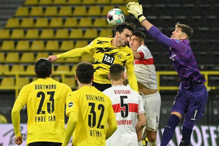 Dortmund are waiting on the fitness of Mats Hummels (C) and goalkeeper Gregory Kobel (R) for Saturday's Bundesliga match at Hertha Berlin